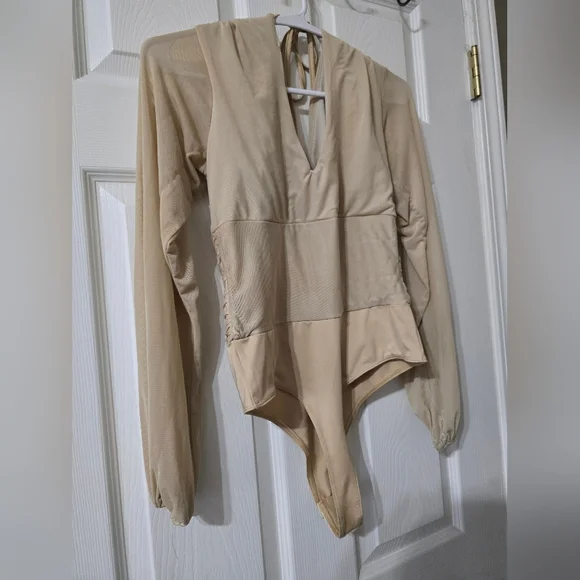 Guess Neutral Beige Mesh Bodysuit, Ruched Back, Sheer Sleeves, Deep V-Neck, EUC! - Picture 3 of 15